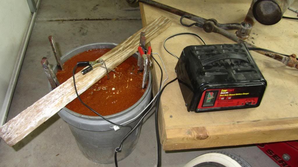Derusting bucket removing rust from steel and cast iron parts, oldschool